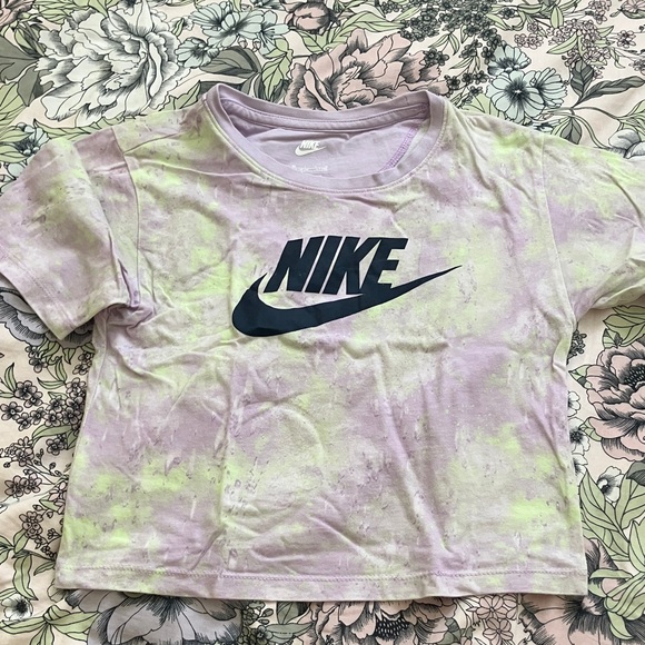 Nike Pastel Tee and Black Shorts Set - Picture 2 of 6